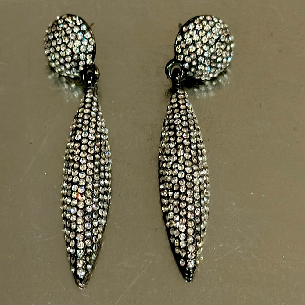 Amrita Singh pierced dangle earrings.